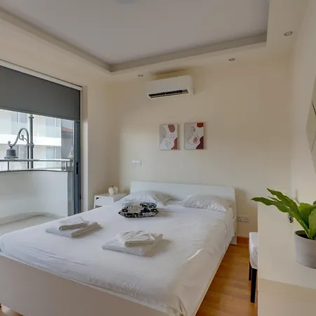 Dios Ponte 102 Beachfront * Λάρνακα