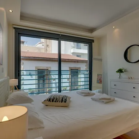 Dios Ponte 102 Beachfront Апартаменты Ларнака