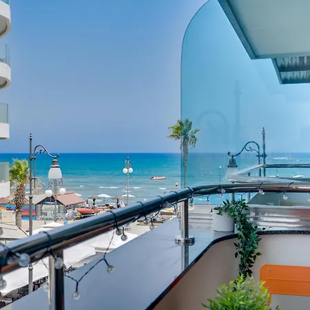 Dios Ponte 102 Beachfront * لارنكا
