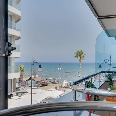 Dios Ponte 102 Beachfront Ларнака