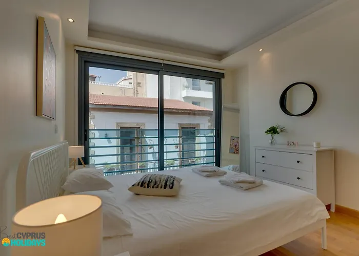 Dios Ponte 102 Beachfront アパート ラルナカ