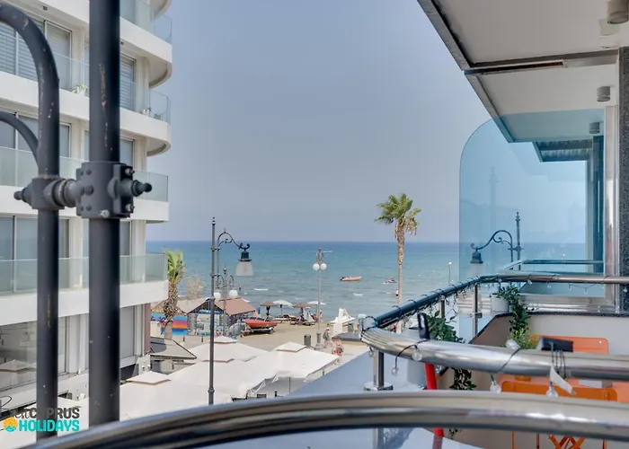 Dios Ponte 102 Beachfront ラルナカ