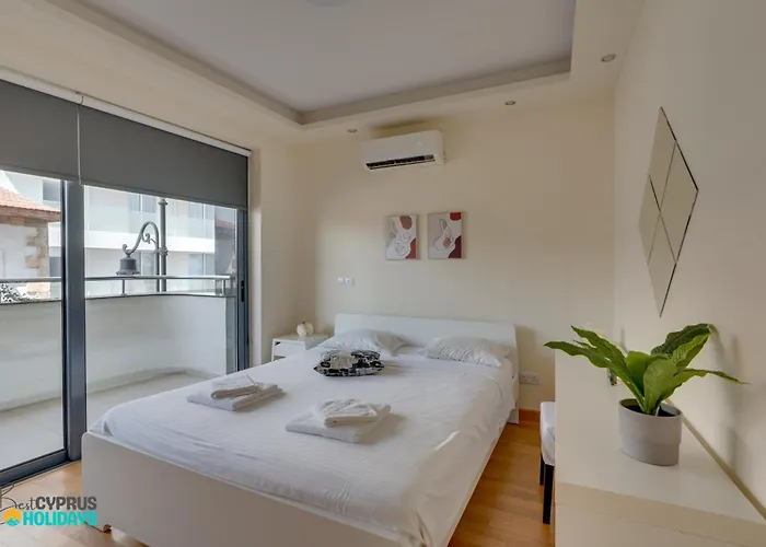 Dios Ponte 102 Beachfront * Larnaca